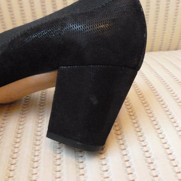 Chanel Black Metallic Suede Ruffle Toe Pumps - Picture 12 of 12